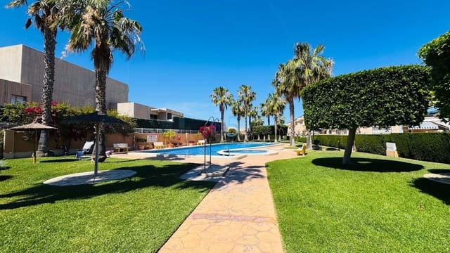 2 makuuhuone Omakotitalo myytävänä paikassa La Zenia, Orihuela mukana uima-altaan - 249 950 € (Ref: 9849931)