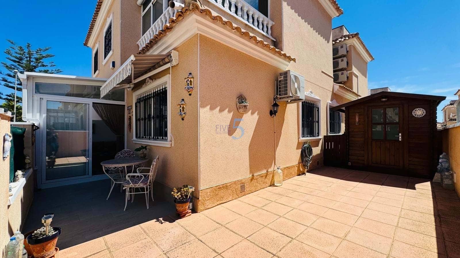 2 makuuhuone Omakotitalo myytävänä paikassa La Zenia mukana uima-altaan - 249 950 € (Ref: 9849931)