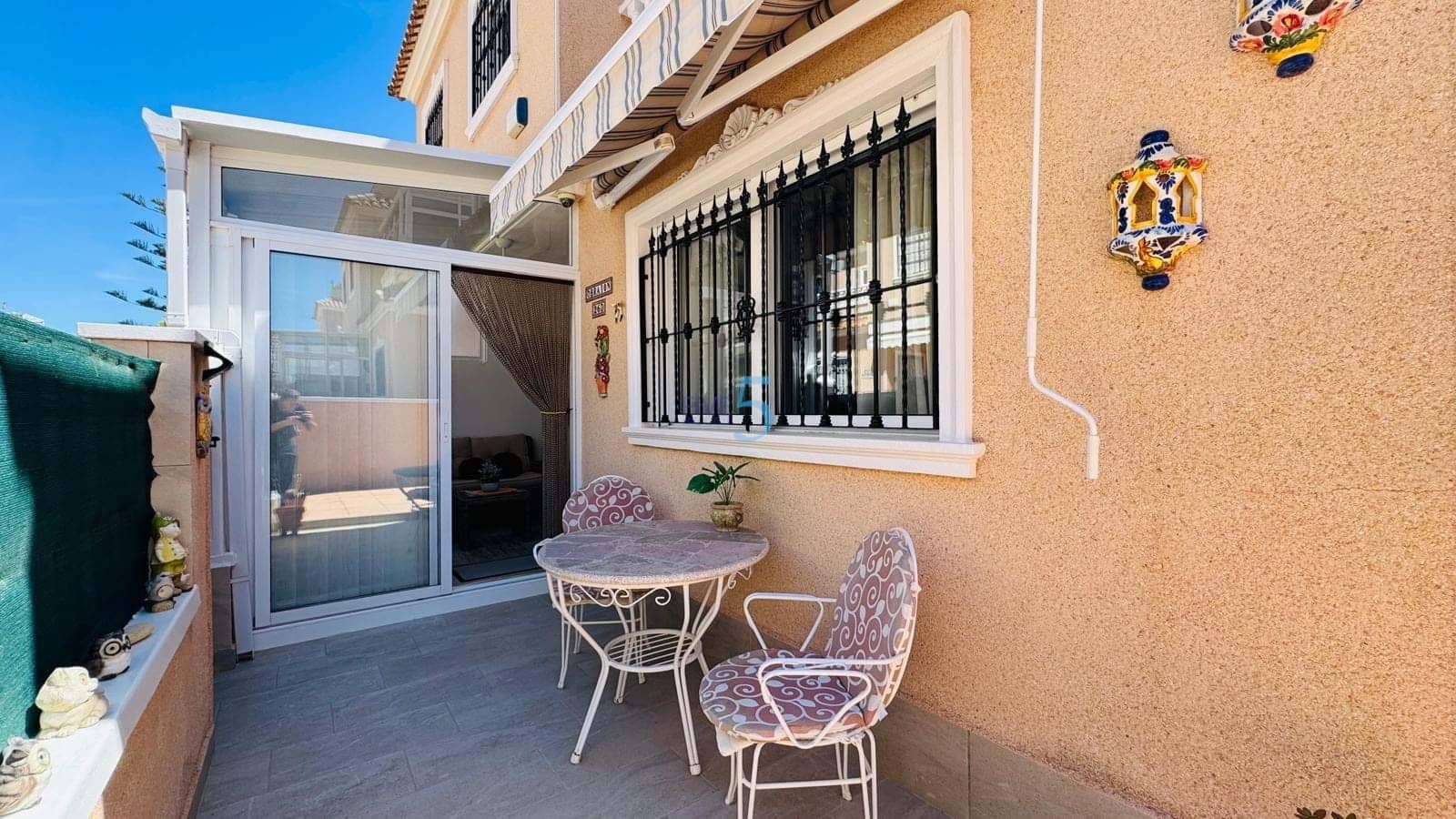 2 makuuhuone Omakotitalo myytävänä paikassa La Zenia mukana uima-altaan - 249 950 € (Ref: 9849931)