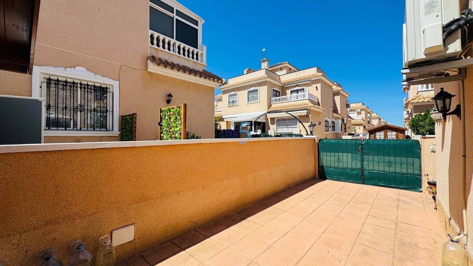 2 makuuhuone Omakotitalo myytävänä paikassa La Zenia mukana uima-altaan - 249 950 € (Ref: 9849931)