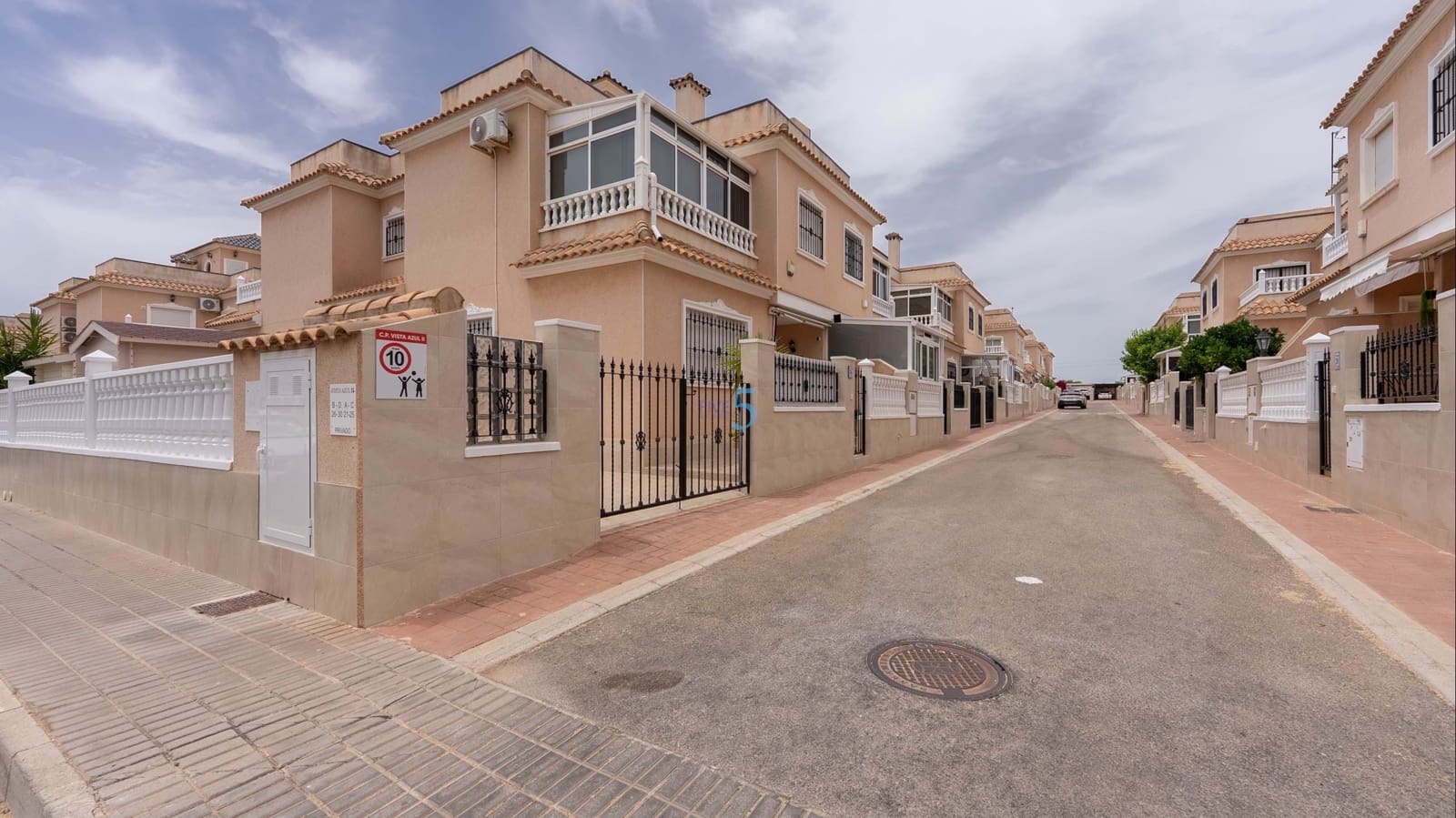 2 soveværelse Byhus til salg i La Zenia med swimmingpool - € 249.950 (Ref: 9849931)