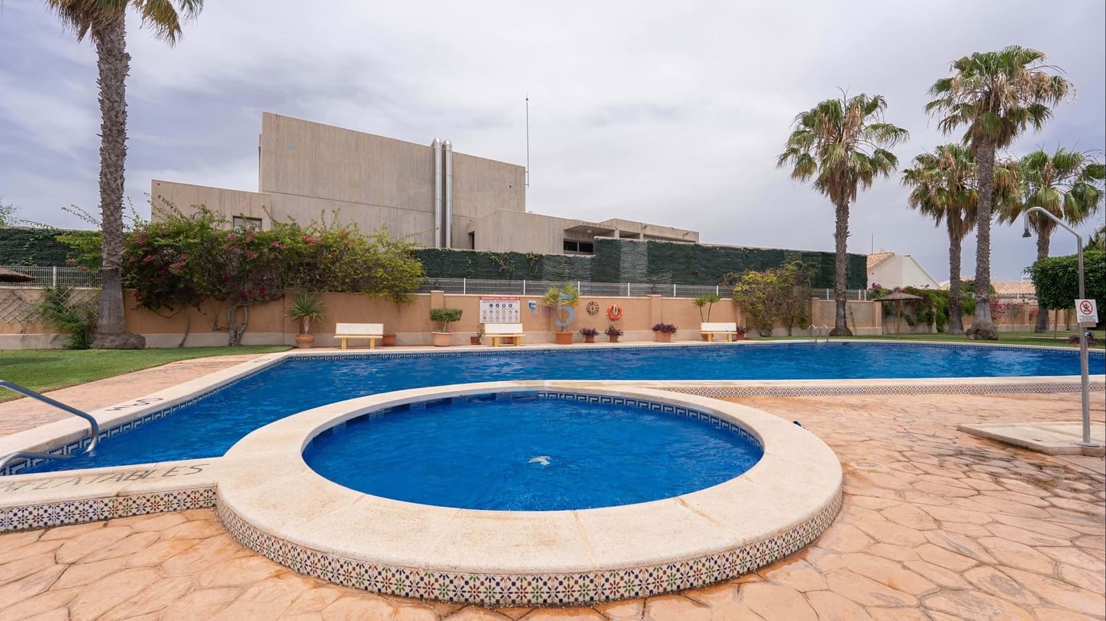 2 soveværelse Byhus til salg i La Zenia med swimmingpool - € 249.950 (Ref: 9849931)