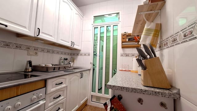 3 slaapkamer Halfvrijstaande villa te koop in Torrevieja met zwembad garage - € 169.900 (Ref: 9850776)