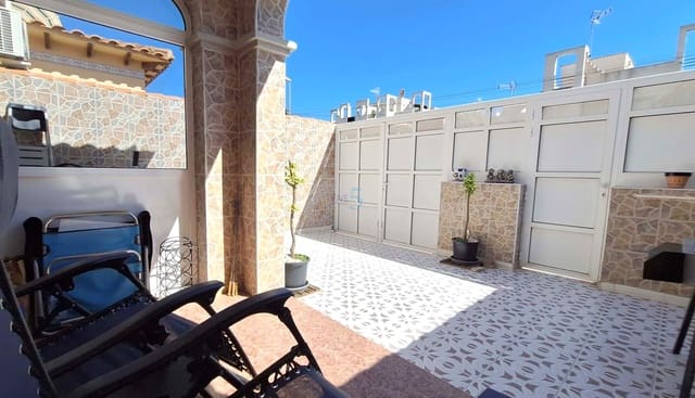 3 slaapkamer Halfvrijstaande villa te koop in Torrevieja met zwembad garage - € 169.900 (Ref: 9850776)