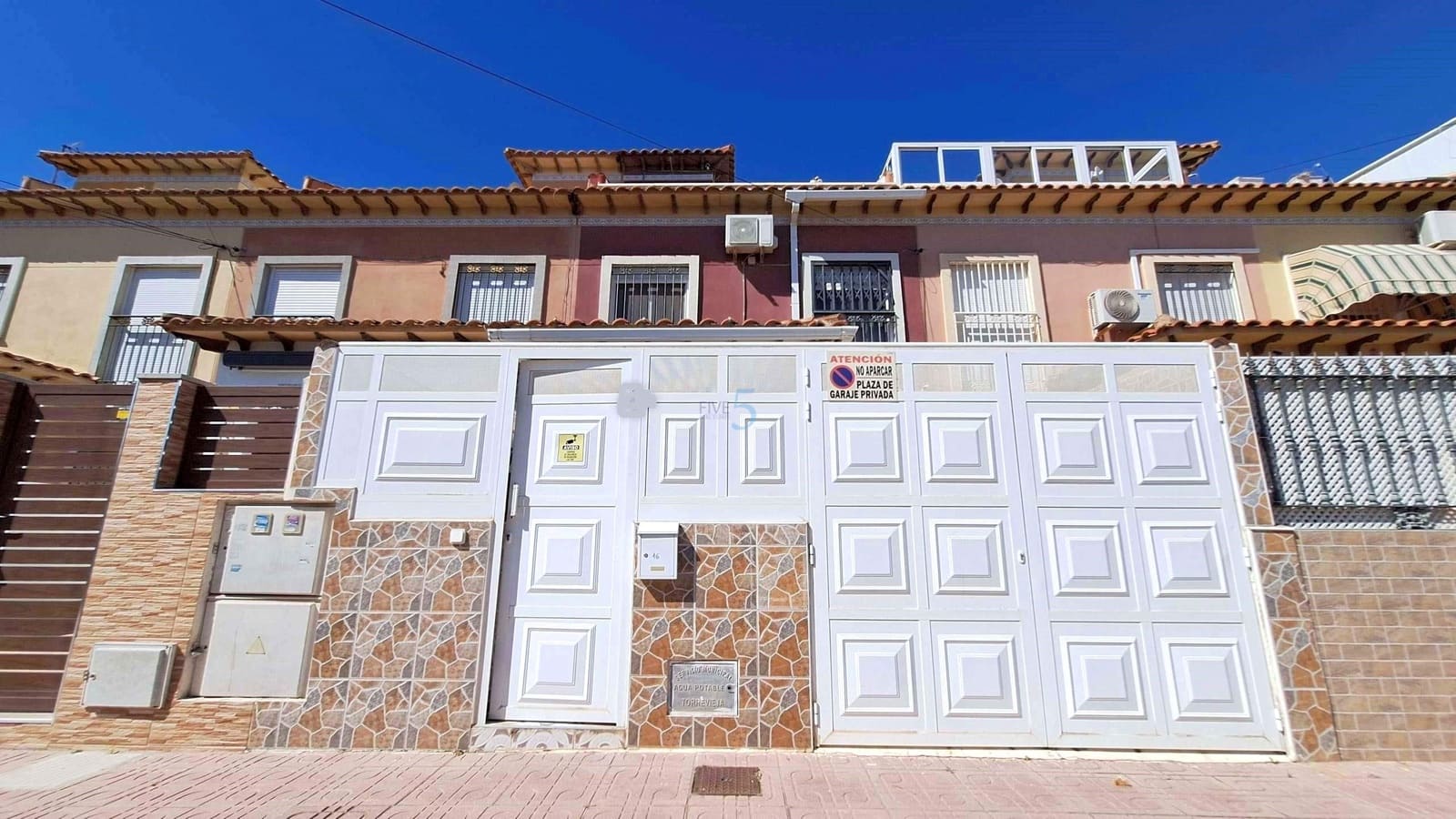 3 slaapkamer Halfvrijstaande villa te koop in Torrevieja met zwembad garage - € 169.900 (Ref: 9850776)