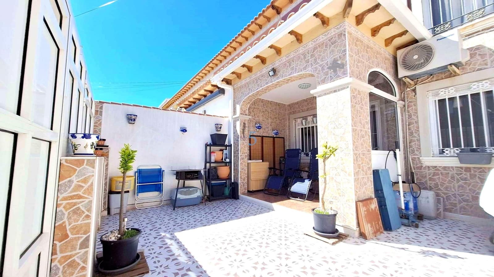 3 slaapkamer Halfvrijstaande villa te koop in Torrevieja met zwembad garage - € 169.900 (Ref: 9850776)