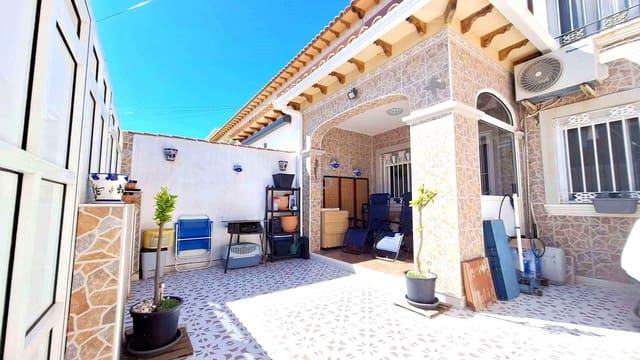 3 slaapkamer Halfvrijstaande villa te koop in Torrevieja met zwembad garage - € 169.900 (Ref: 9850776)