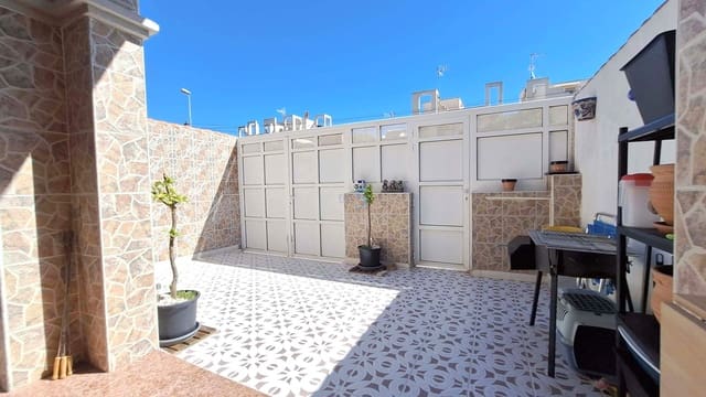 3 slaapkamer Halfvrijstaande villa te koop in Torrevieja met zwembad garage - € 169.900 (Ref: 9850776)