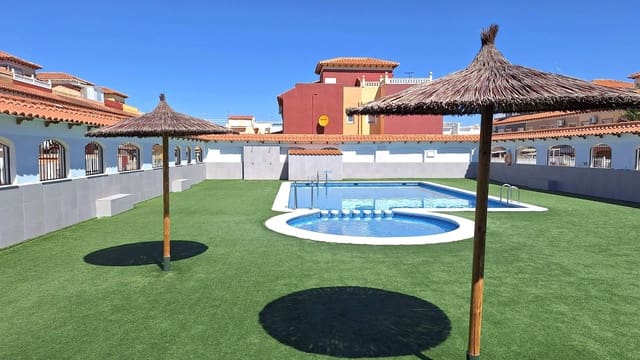 3 chambre Maison de Ville à vendre à Torrevieja avec piscine garage - 167 900 € (Ref: 9850776)