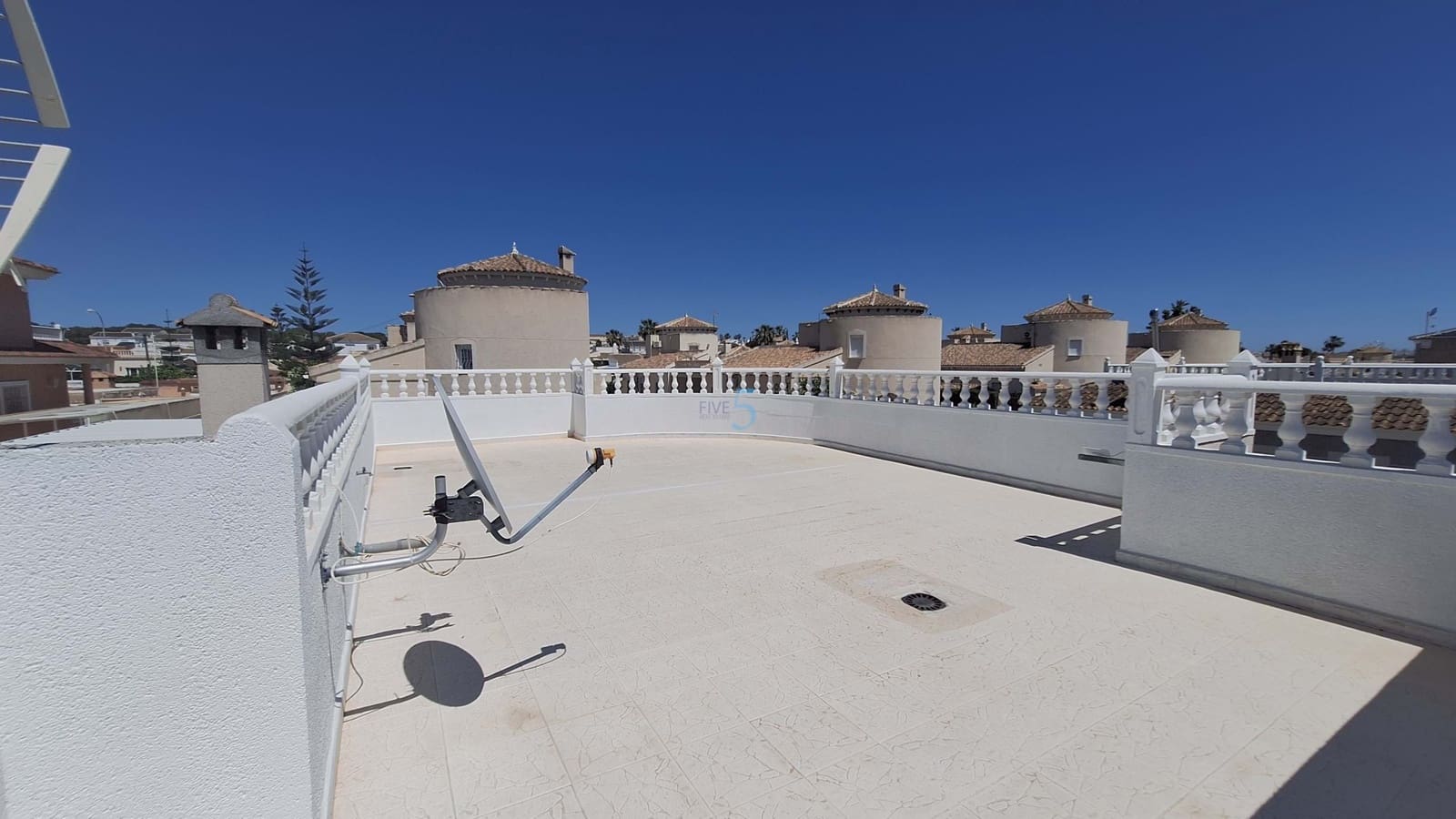 2 sovrum Villa till salu i Torrevieja med pool garage - 327 000 € (Ref: 9854531)