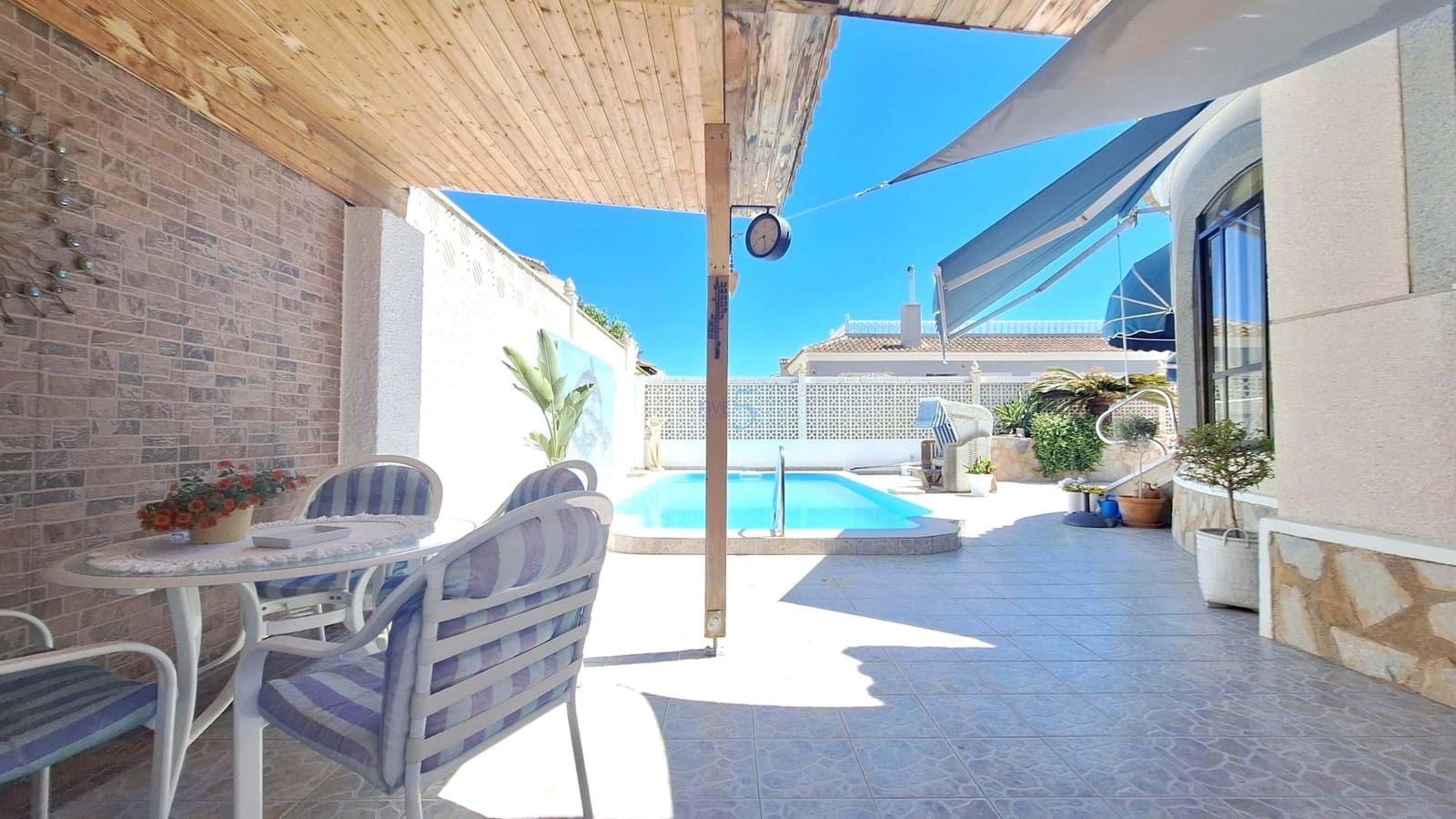 2 sovrum Villa till salu i Torrevieja med pool garage - 327 000 € (Ref: 9854531)