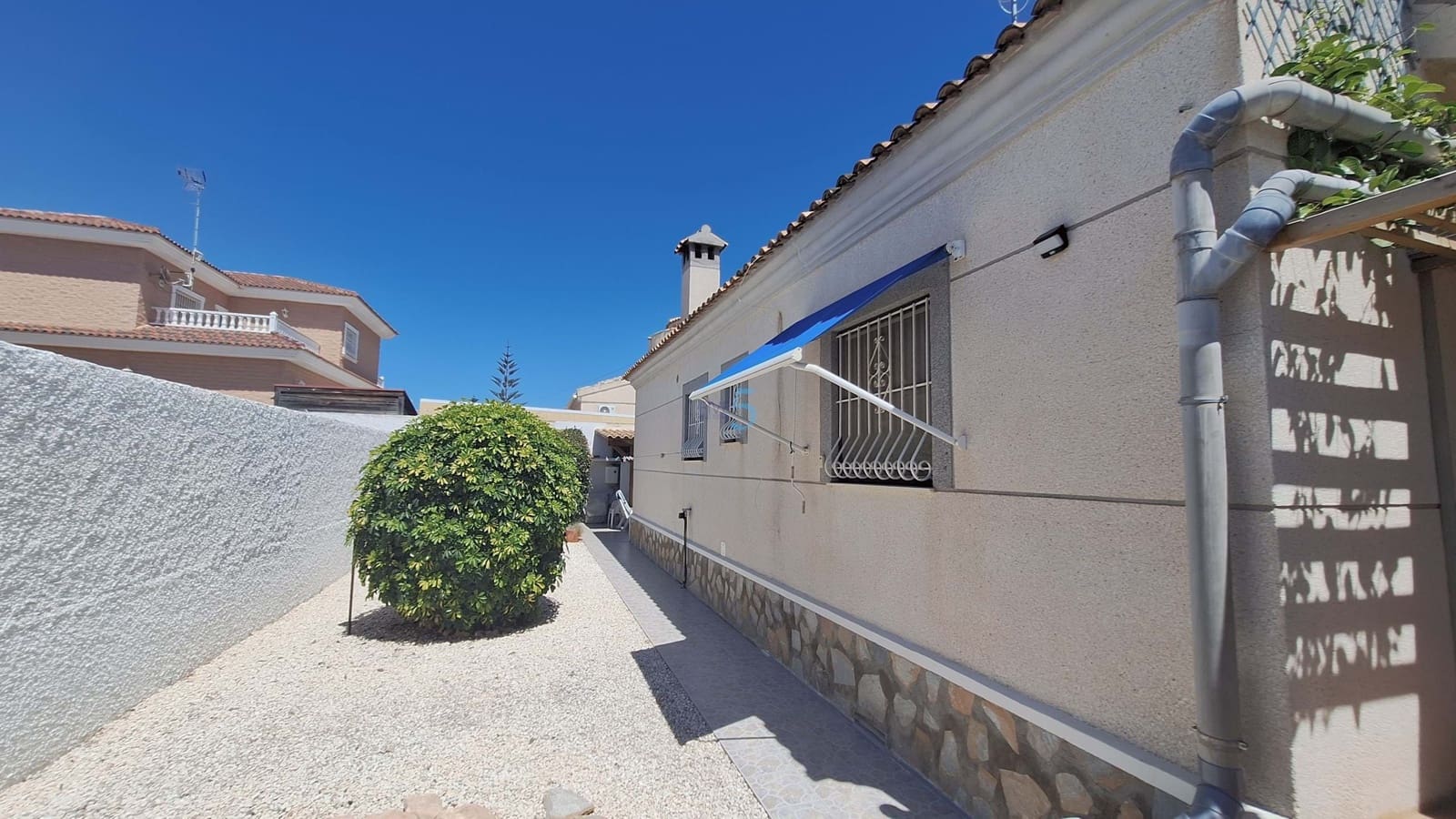 2 sovrum Villa till salu i Torrevieja med pool garage - 327 000 € (Ref: 9854531)