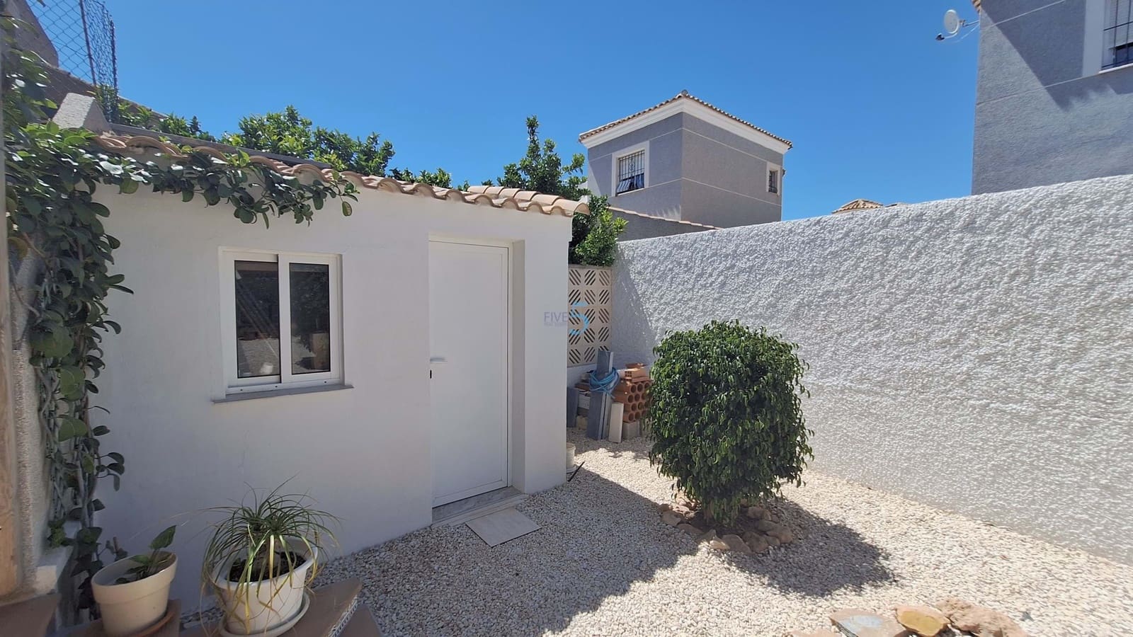 2 sovrum Villa till salu i Torrevieja med pool garage - 327 000 € (Ref: 9854531)