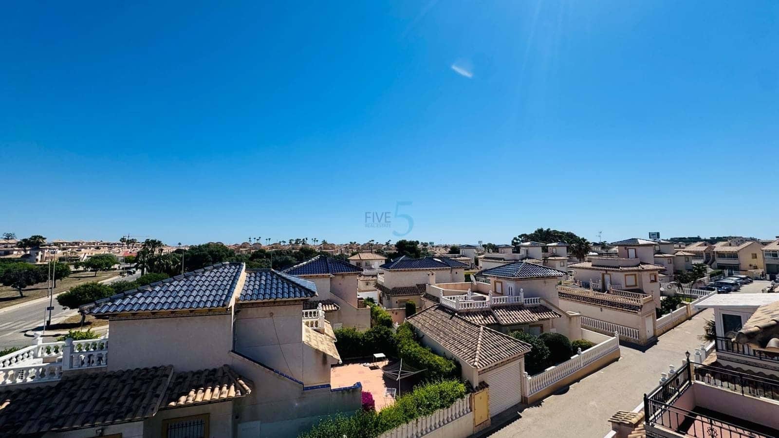 2 soveværelse Byhus til salg i Cabo Roig med swimmingpool garage - € 234.900 (Ref: 9854532)