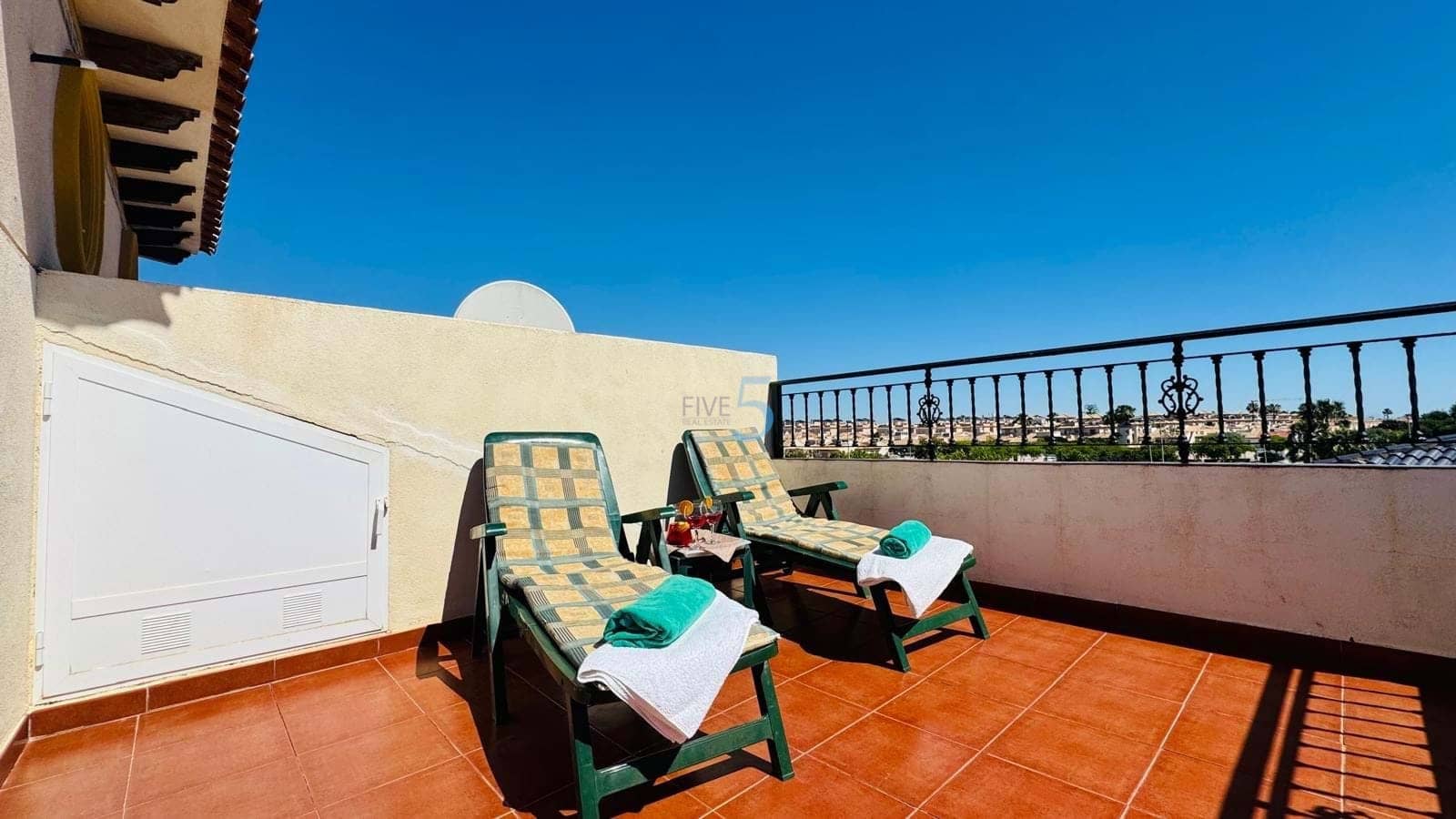 2 soveværelse Byhus til salg i Cabo Roig med swimmingpool garage - € 234.900 (Ref: 9854532)