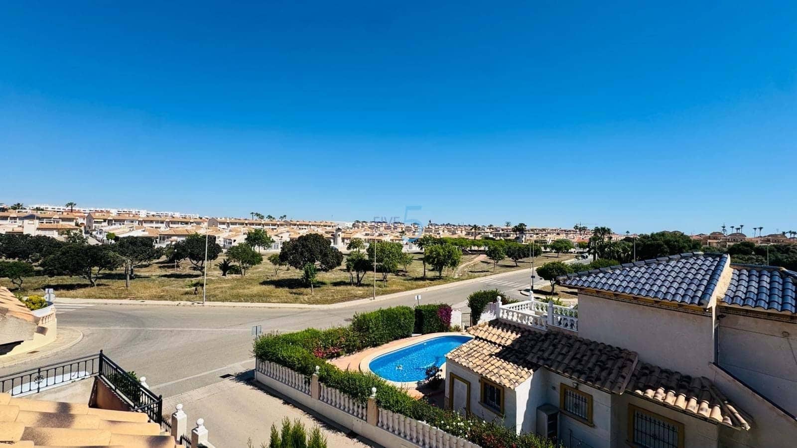 2 soveværelse Byhus til salg i Cabo Roig med swimmingpool garage - € 234.900 (Ref: 9854532)