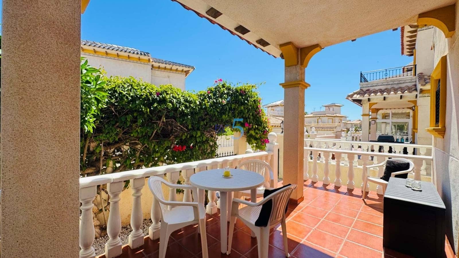2 soveværelse Byhus til salg i Cabo Roig med swimmingpool garage - € 234.900 (Ref: 9854532)