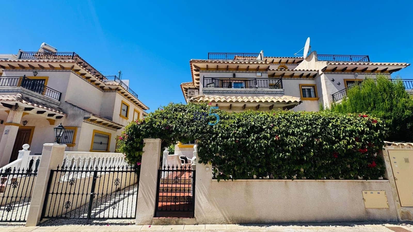 2 soveværelse Byhus til salg i Cabo Roig med swimmingpool garage - € 234.900 (Ref: 9854532)