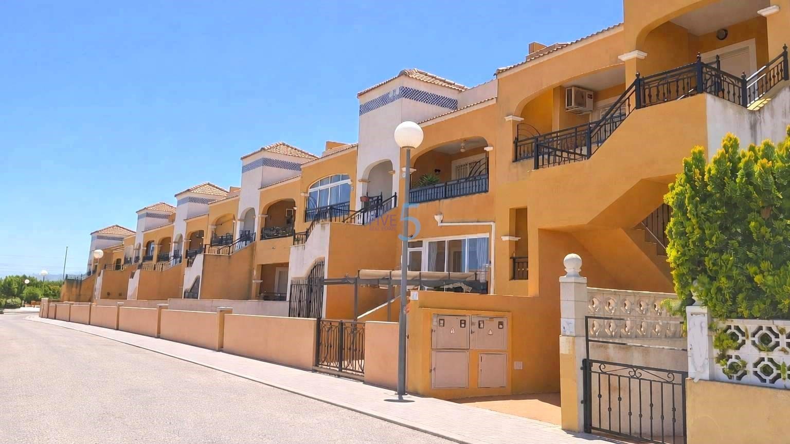 2 bedroom Apartment for sale in Los Montesinos with pool garage - € 125,000 (Ref: 9856056)