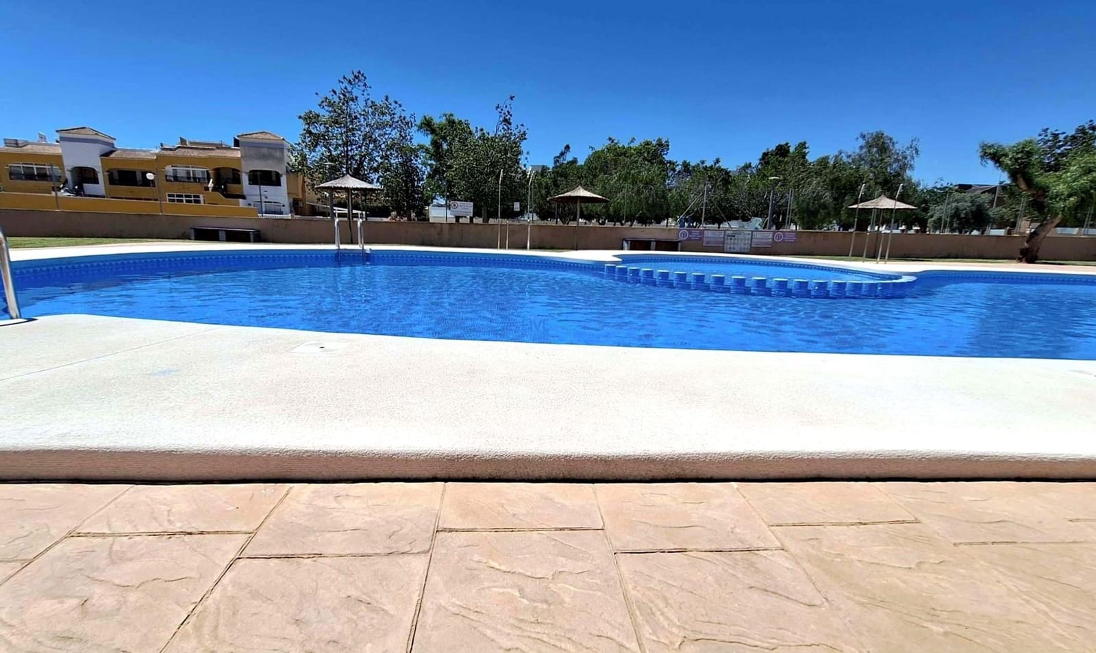 2 bedroom Apartment for sale in Los Montesinos with pool garage - € 125,000 (Ref: 9856056)