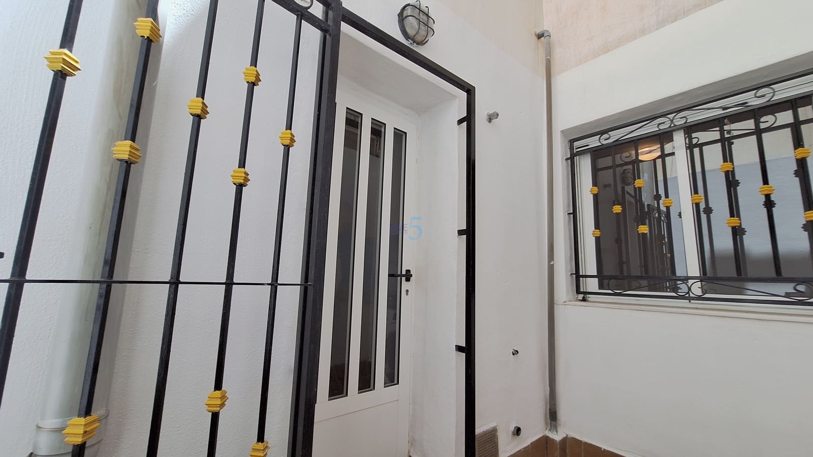 2 bedroom Apartment for sale in Los Montesinos with pool garage - € 125,000 (Ref: 9856056)