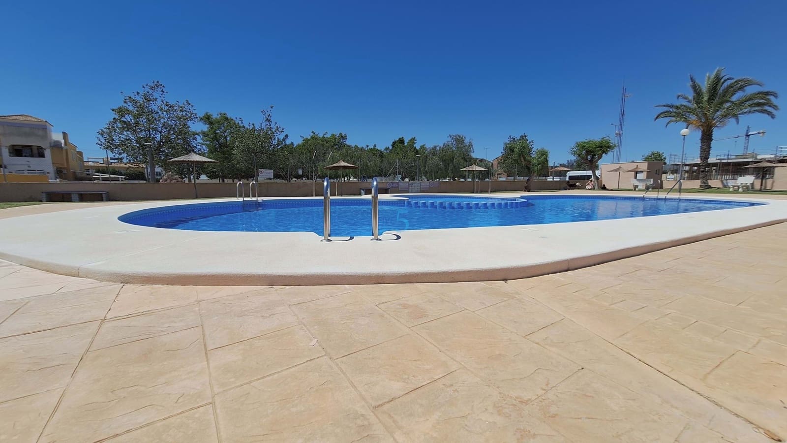 2 bedroom Apartment for sale in Los Montesinos with pool garage - € 125,000 (Ref: 9856056)