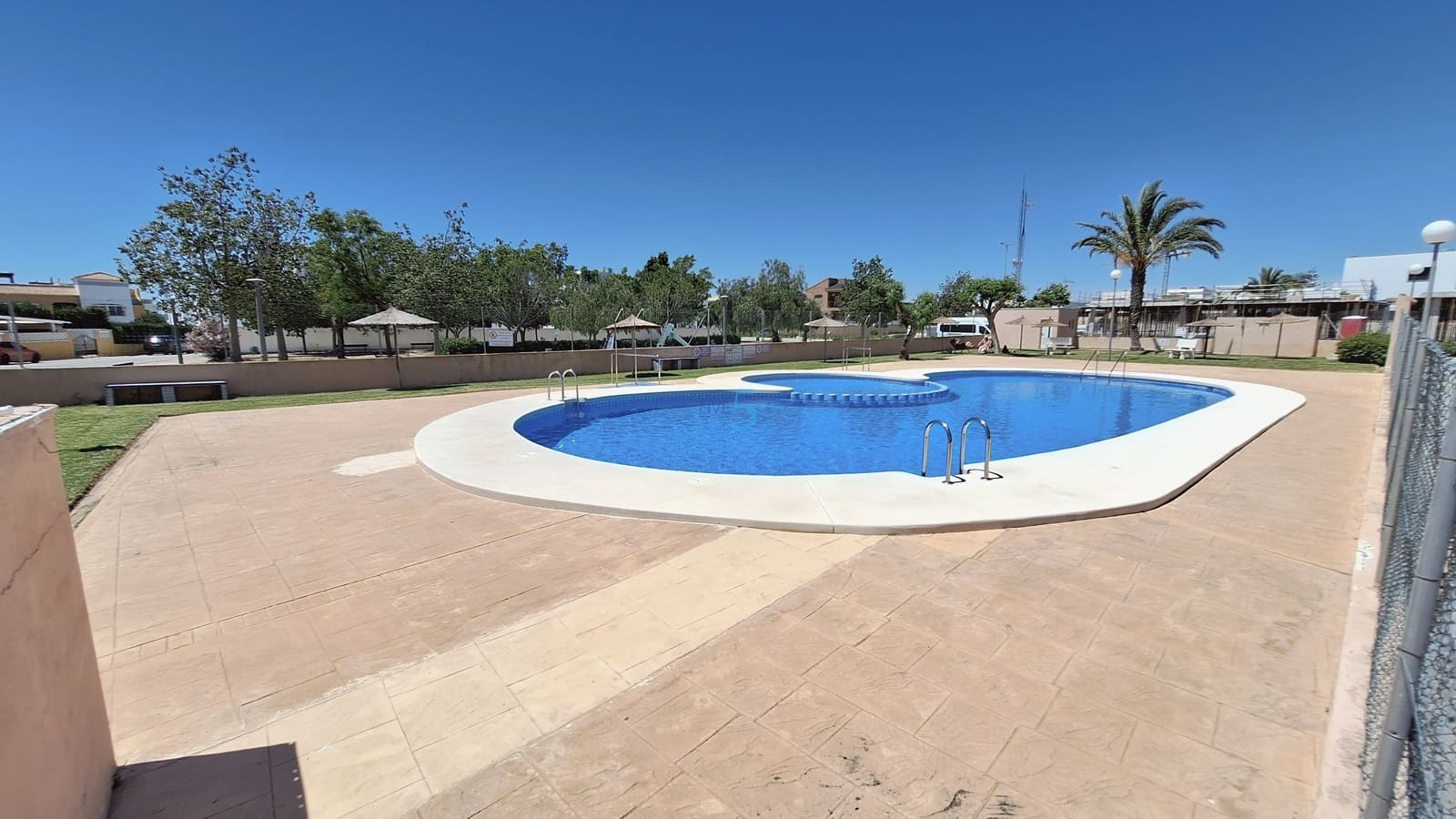 2 bedroom Apartment for sale in Los Montesinos with pool garage - € 125,000 (Ref: 9856056)