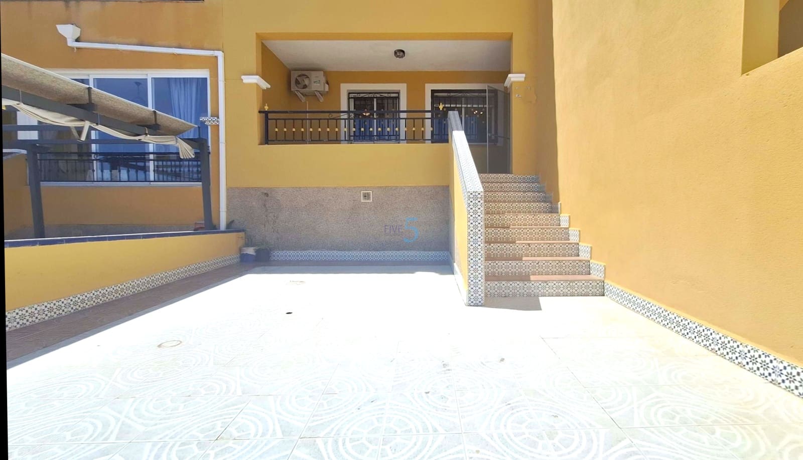 2 bedroom Apartment for sale in Los Montesinos with pool garage - € 125,000 (Ref: 9856056)