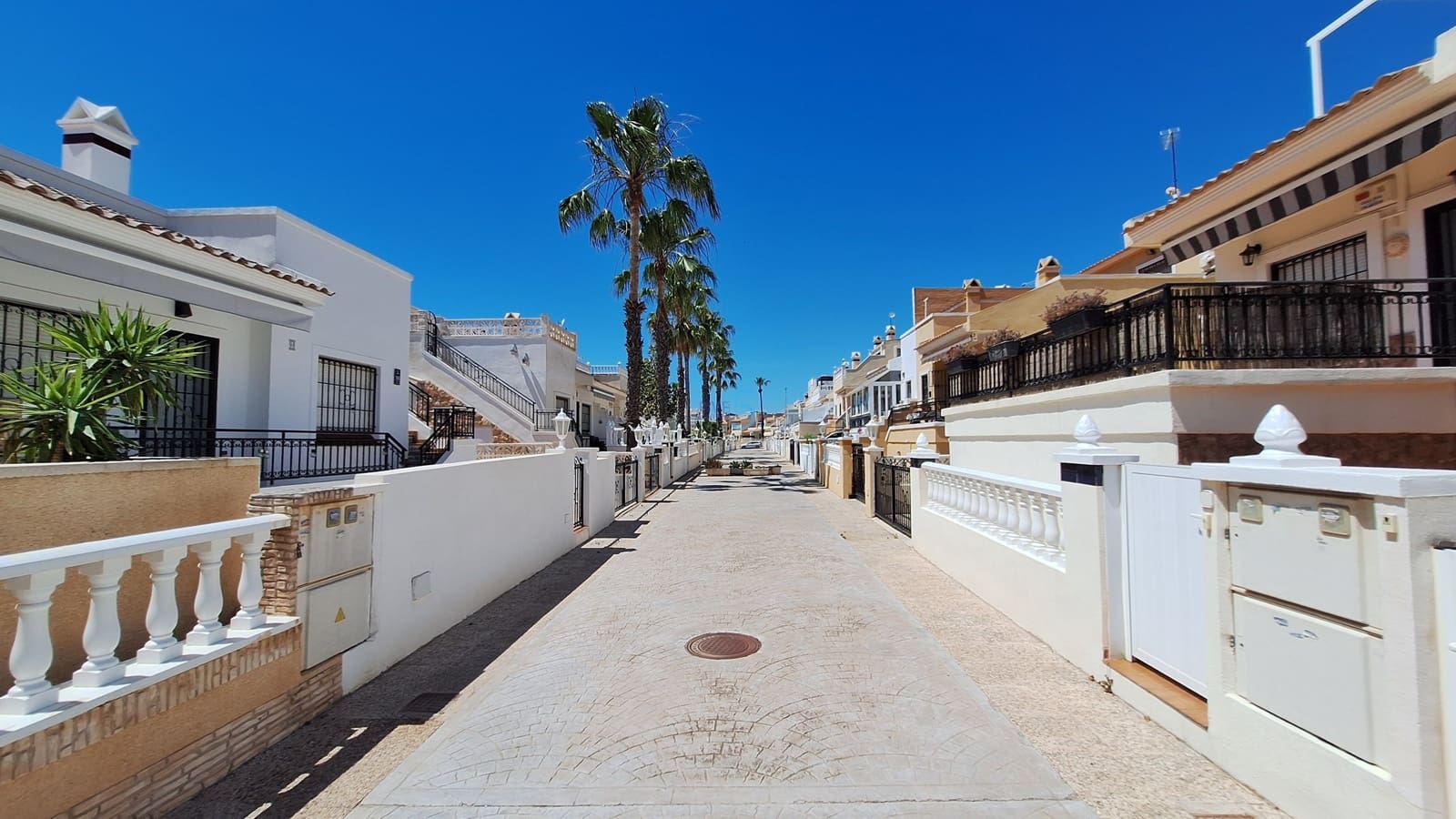 3 sypialnia Dom blizniak na sprzedaż w Playa Flamenca z basenem garażem - 257 000 € (Ref: 9858724)