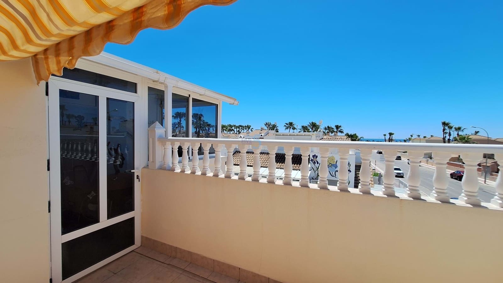 3 sypialnia Dom blizniak na sprzedaż w Playa Flamenca z basenem garażem - 257 000 € (Ref: 9858724)