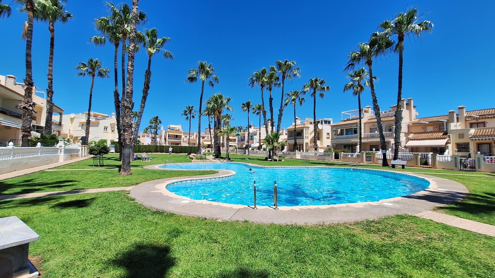 3 sypialnia Dom blizniak na sprzedaż w Playa Flamenca z basenem garażem - 257 000 € (Ref: 9858724)