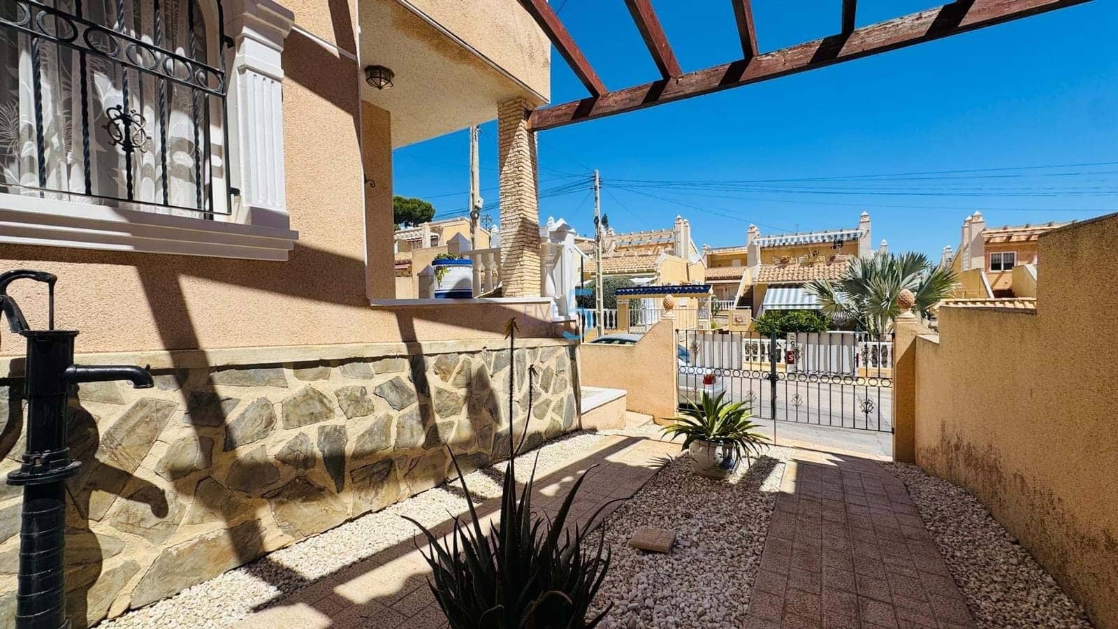 3 sypialnia Willa na sprzedaż w Villamartin z garażem - 229 900 € (Ref: 9858725)