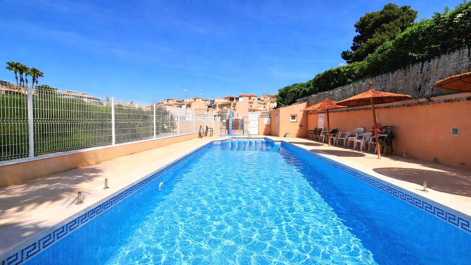 3 sypialnia Dom na sprzedaż w Playa Flamenca z basenem garażem - 285 000 € (Ref: 9863863)