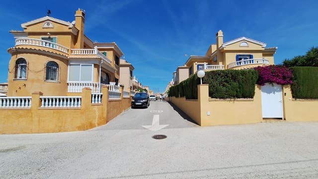 3 sypialnia Dom na sprzedaż w Playa Flamenca, Orihuela z basenem garażem - 285 000 € (Ref: 9863863)