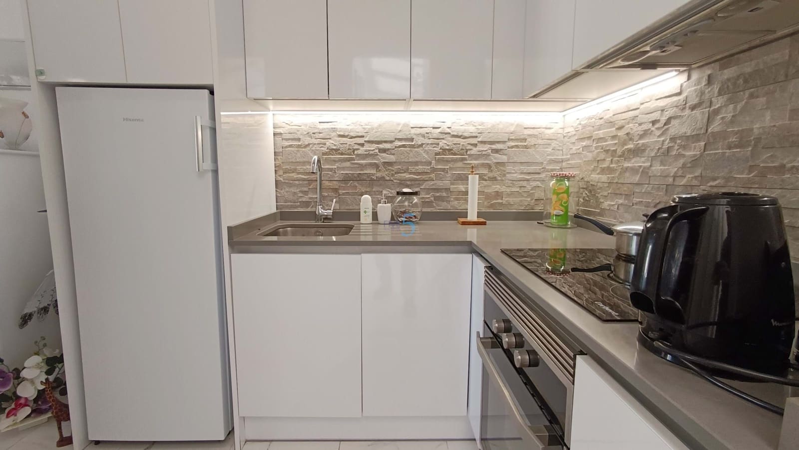 2 bedroom Townhouse for sale in Torrevieja with pool garage - € 159,995 (Ref: 9867896)