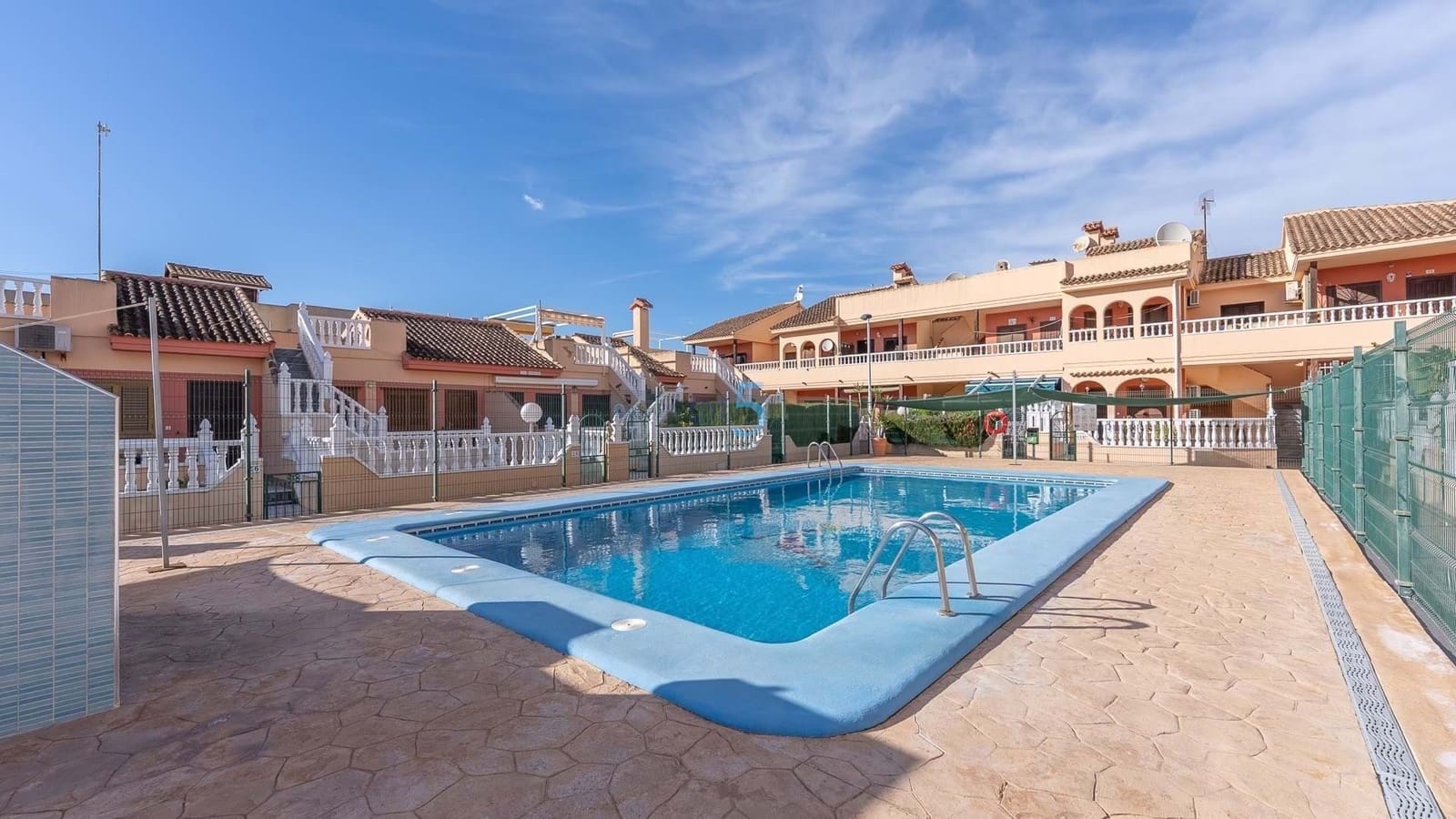 2 bedroom Townhouse for sale in Torrevieja with pool garage - € 159,995 (Ref: 9867896)