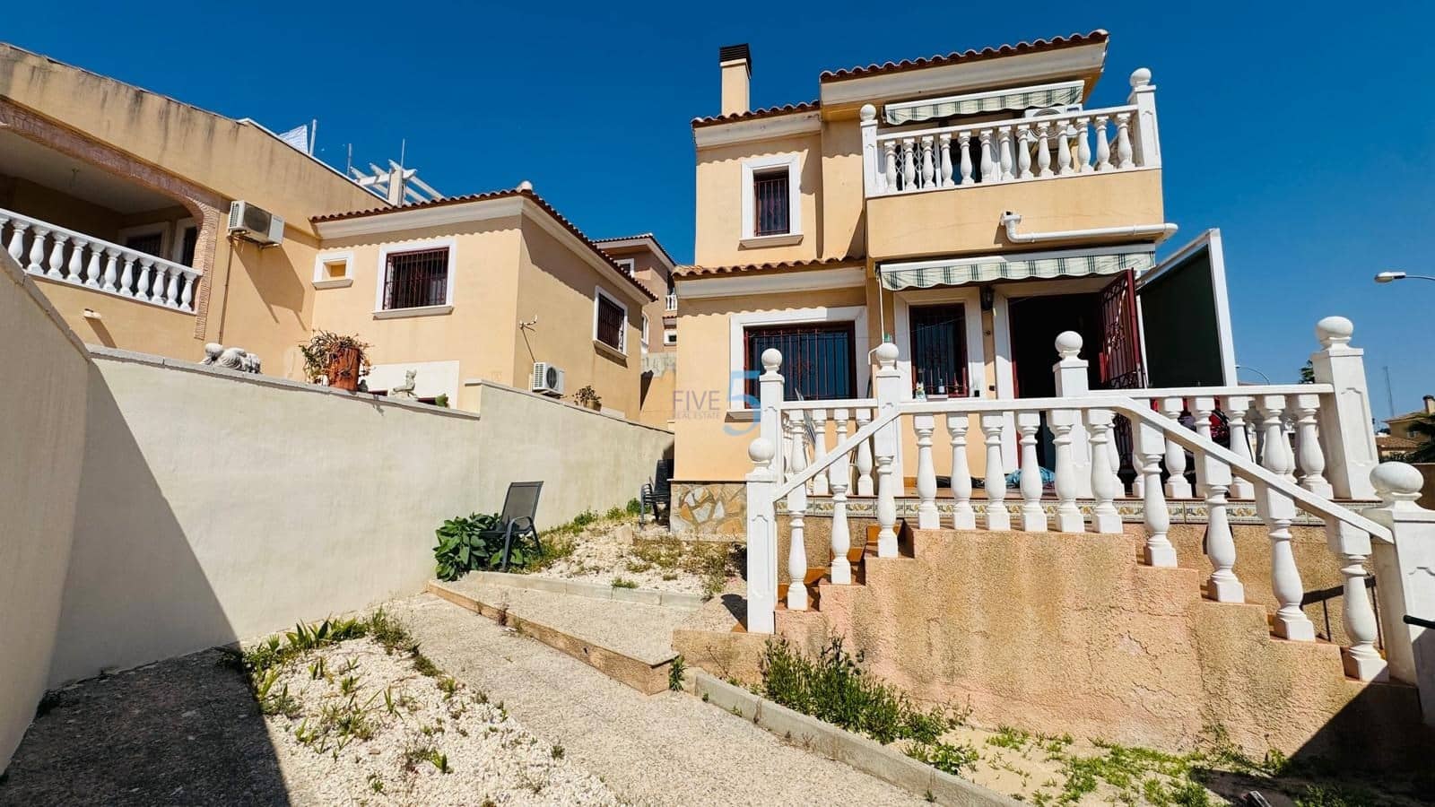 3 sypialnia Willa na sprzedaż w Villamartin z basenem garażem - 229 000 € (Ref: 9872186)