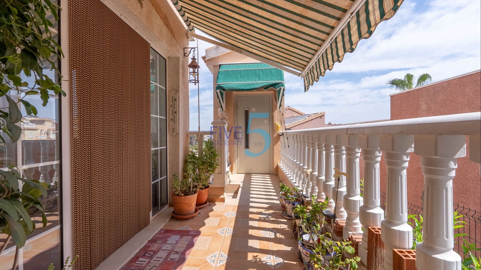 2 soveværelse Villa til salg i Ciudad Quesada med swimmingpool - € 325.000 (Ref: 9872829)
