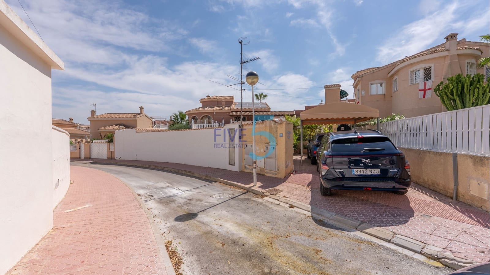 2 soveværelse Villa til salg i Ciudad Quesada med swimmingpool - € 325.000 (Ref: 9872829)