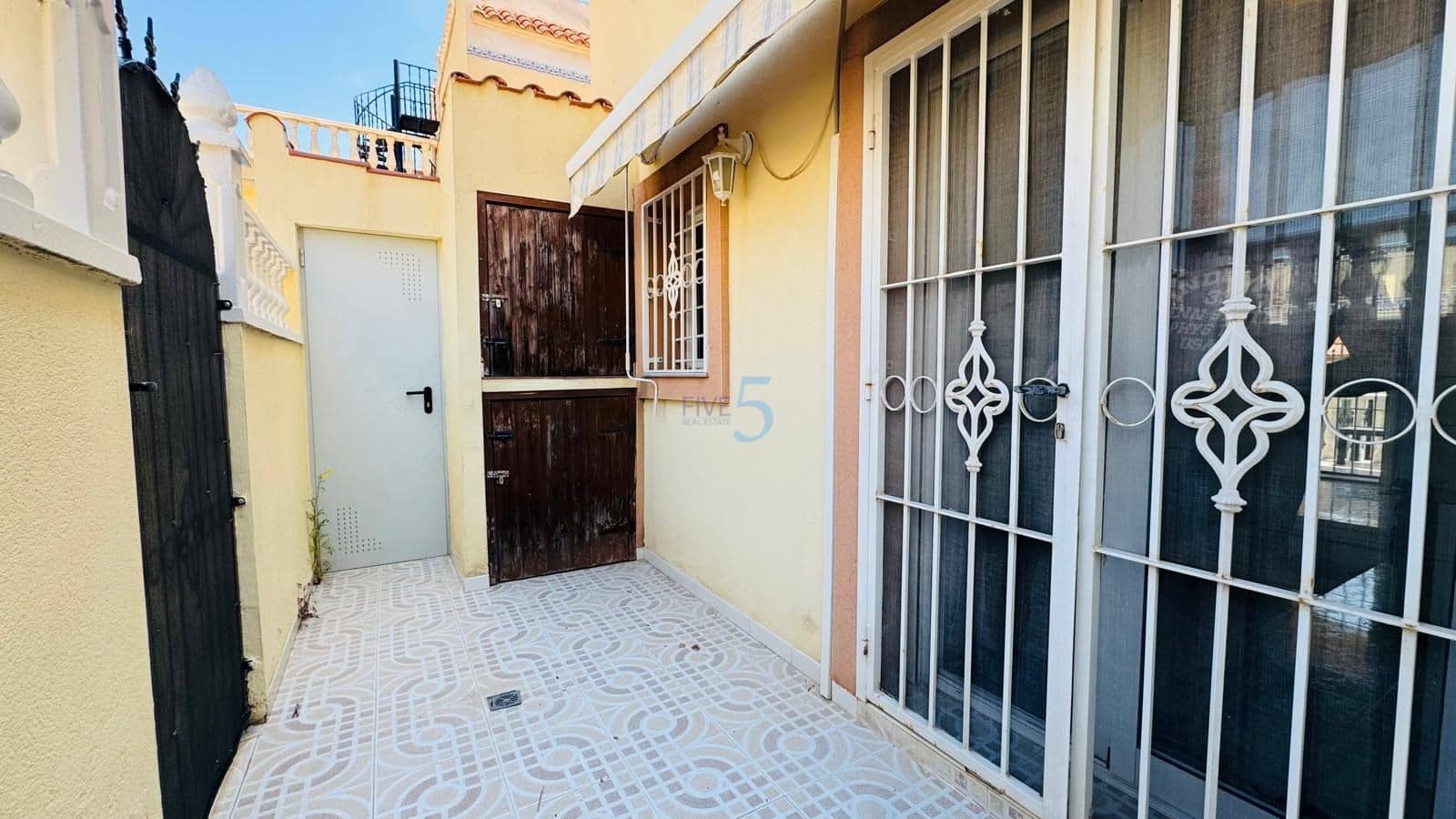 2 slaapkamer Huis te koop in La Zenia met zwembad - € 220.000 (Ref: 9873888)