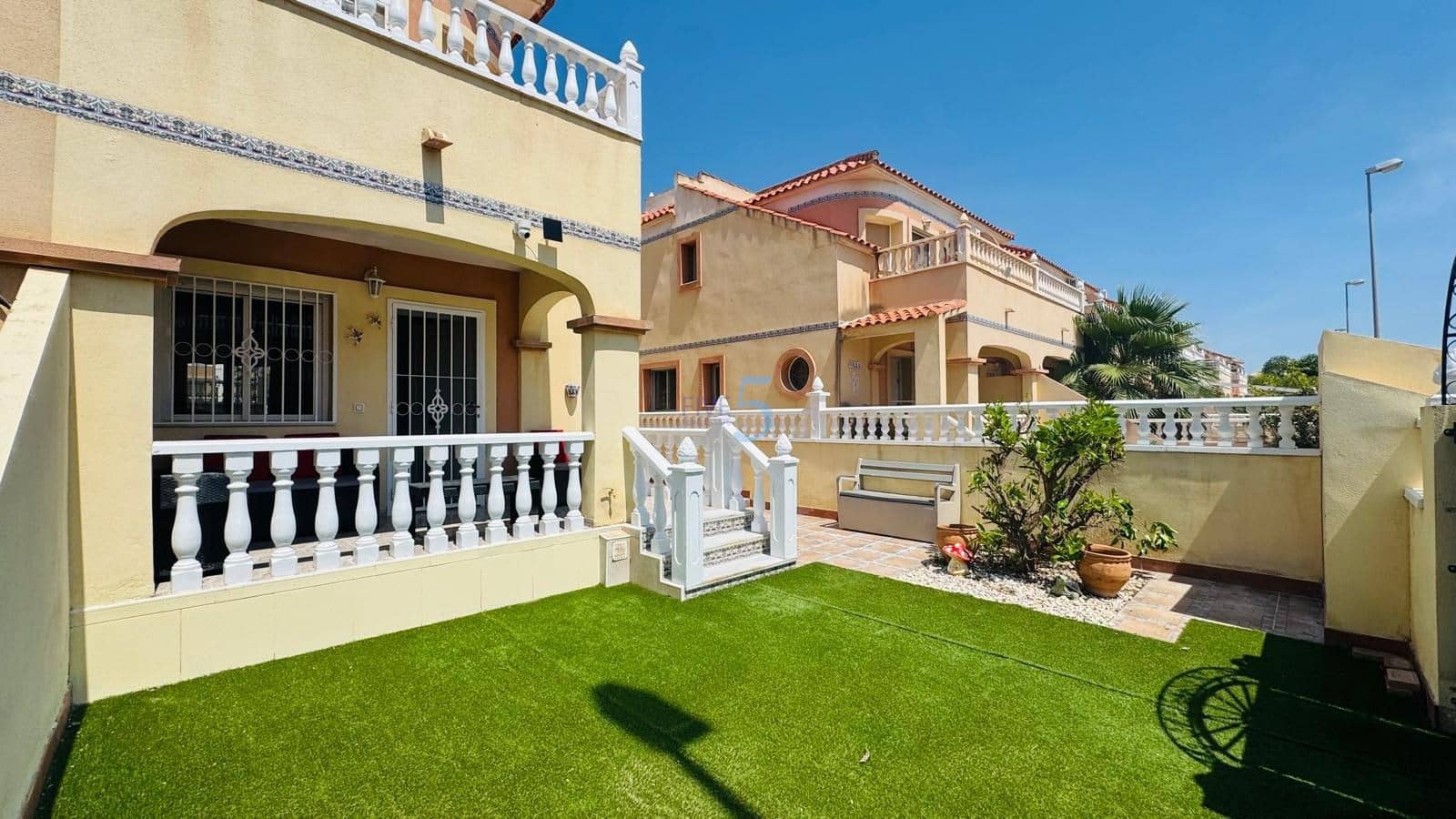 2 slaapkamer Huis te koop in La Zenia met zwembad - € 220.000 (Ref: 9873888)
