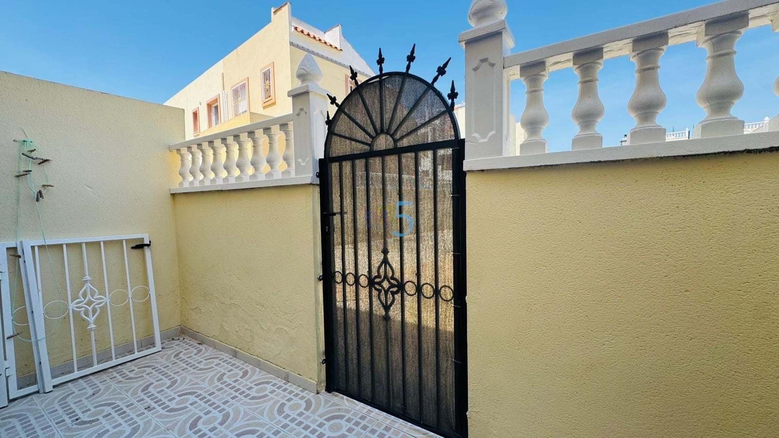 2 slaapkamer Huis te koop in La Zenia met zwembad - € 220.000 (Ref: 9873888)