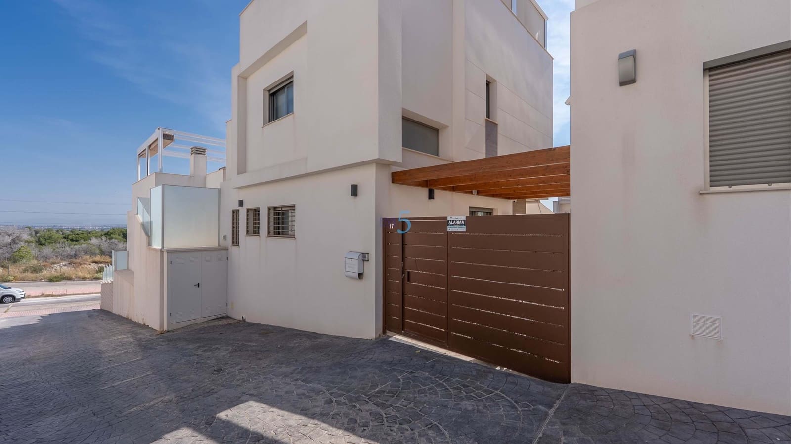 3 Zimmer Villa zu verkaufen in Villamartin mit Pool Garage - 520.000 € (Ref: 9875546)