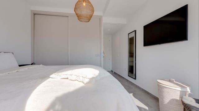 Chalet de 3 habitaciones en Villamartin, Orihuela en venta con piscina garaje - 520.000 € (Ref: 9875546)