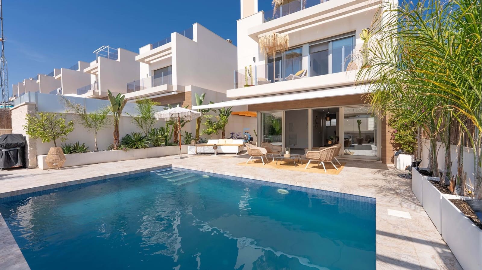 3 Zimmer Villa zu verkaufen in Villamartin mit Pool Garage - 520.000 € (Ref: 9875546)
