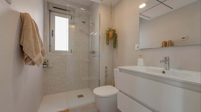 Chalet de 3 habitaciones en Villamartin, Orihuela en venta con piscina garaje - 520.000 € (Ref: 9875546)