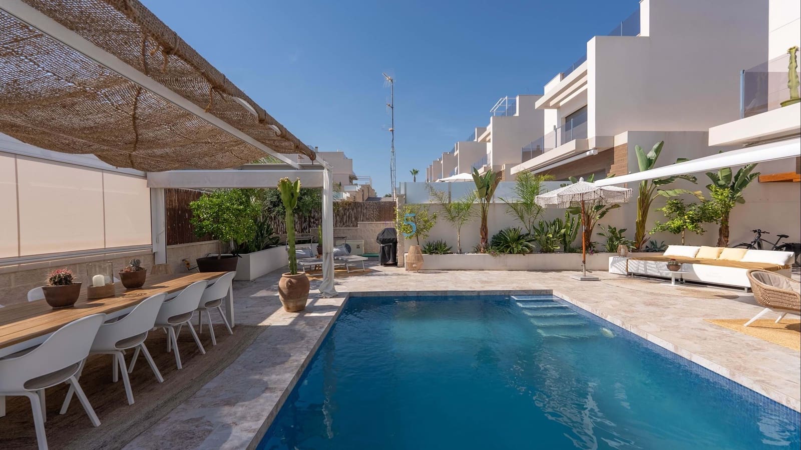 3 Zimmer Villa zu verkaufen in Villamartin mit Pool Garage - 520.000 € (Ref: 9875546)