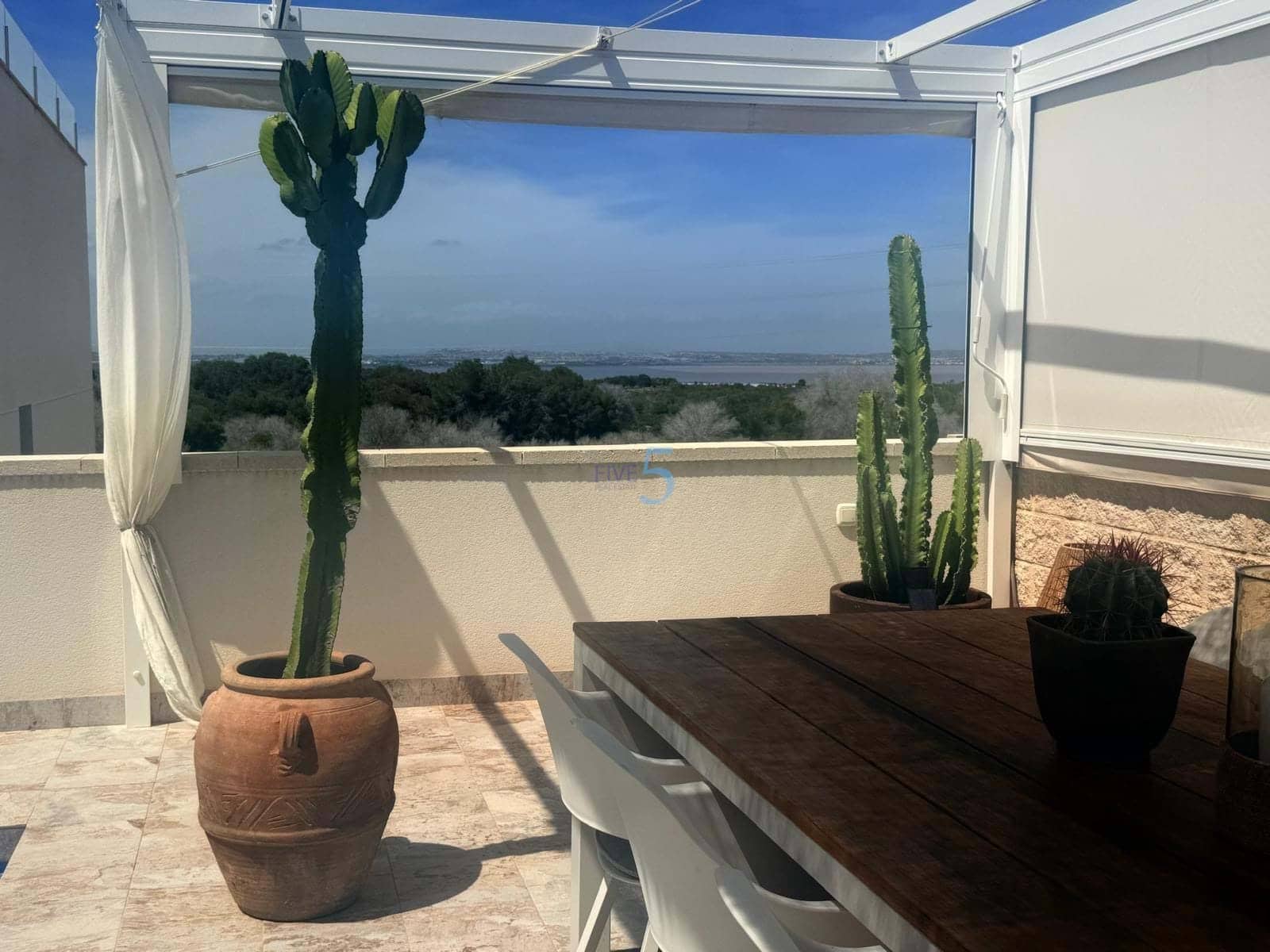 3 Zimmer Villa zu verkaufen in Villamartin mit Pool Garage - 520.000 € (Ref: 9875546)