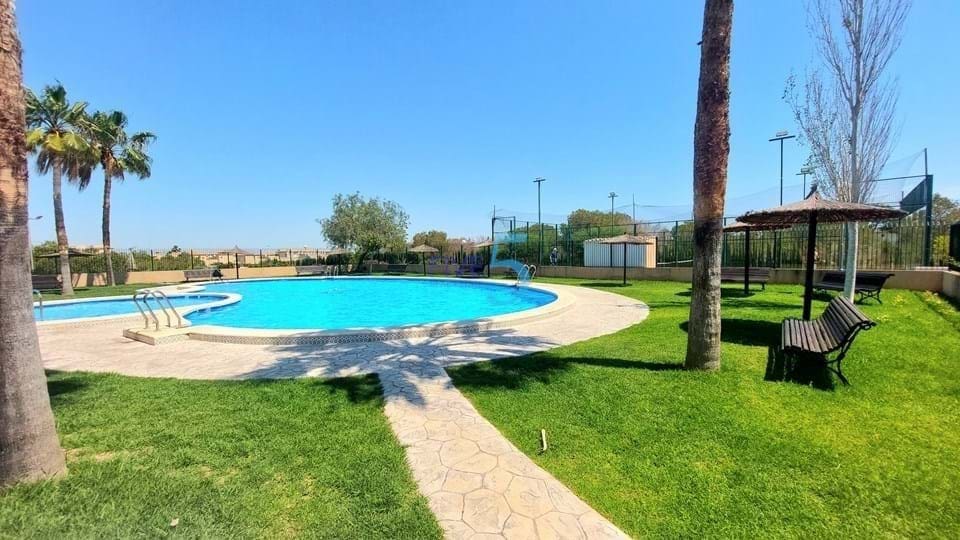 3 sypialnia Dom na sprzedaż w Los Altos z basenem garażem - 239 000 € (Ref: 9875548)