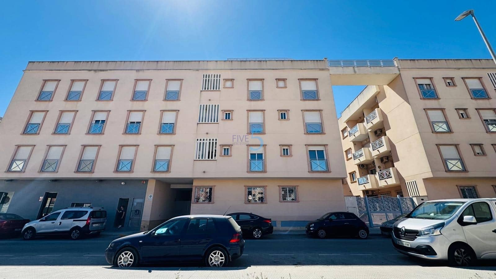 3 bedroom Apartment for sale in Almoradi with pool - € 133,000 (Ref: 9877495)